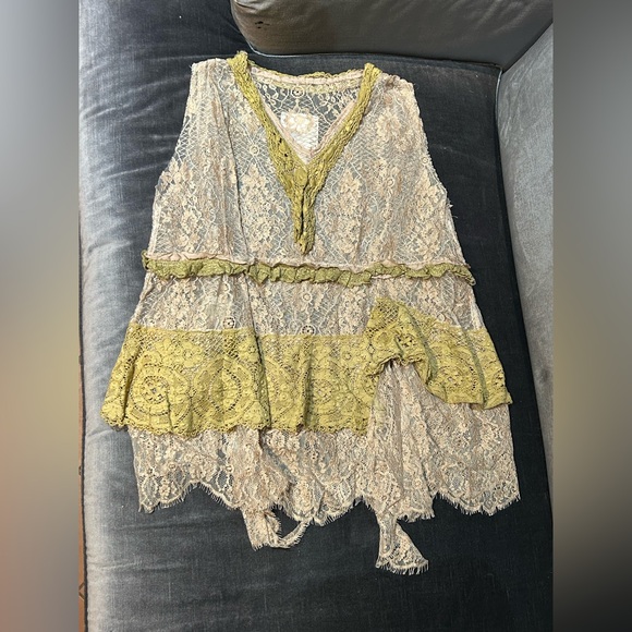 MAGNOLIA PEARL Pink and Tan Lace Sheer Ruffled Tiered V Neck Tank - Picture 6 of 13